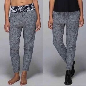 Lululemon Departure Joggers Trousers Pants Size 6 Black Floral Athletic Office